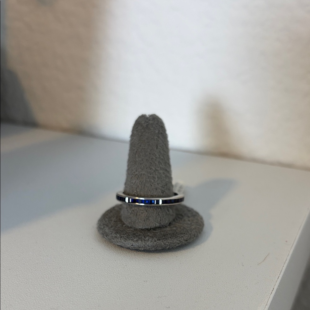 Elegant White Gold and Sapphire Ring